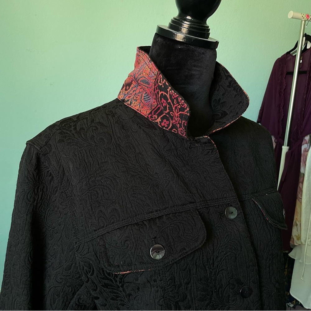 Cute embroidery jacket with color details